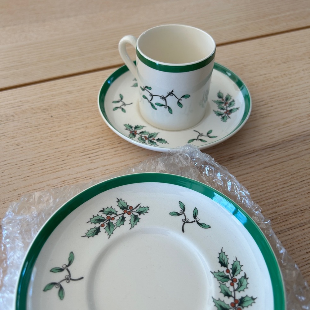 Spode Set of 4 After Dinner Espr Cups and Saucers Set - Never Used, In Box